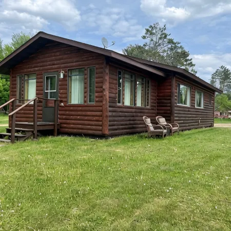 EAGLE LODGE - Large log cabin on the E. Fork of Chippewa River