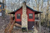 Cozy Cabin w/ 2 King Beds, Fireplace, Hot Tub, Foosball, Arcade and BBQ! - Chalets