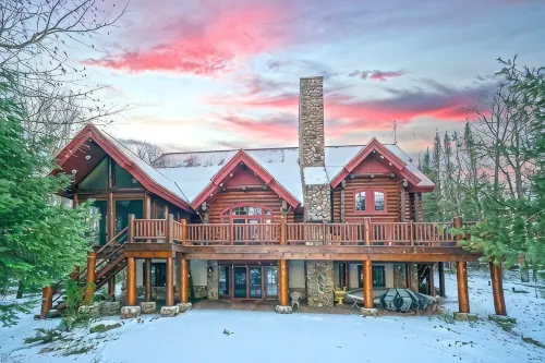 Northwoods Lake Escape • Bonfires, Boats & Fish! - Boutique