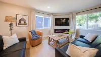 Folsom Old Town Escape II - King Bed, A/C, Laundry, Trails, Walk to Sutter St - 3-Star