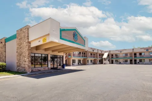 Turquoise Inn and Suites Cortez Near Mesa Verde - Pet friendly