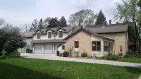 Prime Location in the Heart of it All on Washington Ave - Homestays