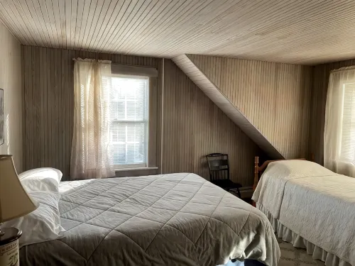 Webster Lake Farmhouse with private lake access - 2-Star