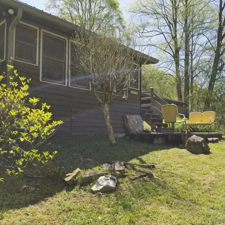 Quaint, peaceful, & creekside!  Alarka Peaceful Creek Cabin - Bryson City