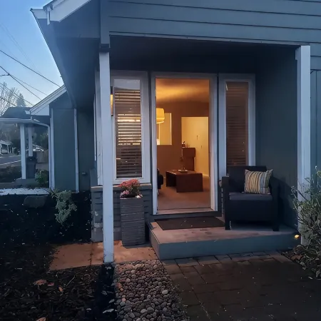 <br>~Keasington House, a Mid Century Gem in Hucrest. 2bdrm, 2bath