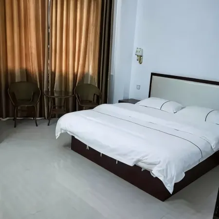 Ningming Shaoxiong Hotel