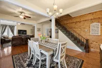 Historic Outside, Comfort Inside – Downtown Custer Retreat - Homestays