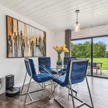 Modern 3bed, 2bath House in Wesley Chapel, with EV Charging Outlet, AC, & WiFi.
