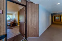 Walk to Giant Steps from this cozy 2 bd/2ba with Private balcony & Mtn views. - Balkoner