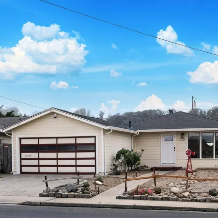 Walk to Beach - Remodeled Coastal 3 Beds Home Safe Town Highway 1 Near SF / SFO