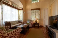 Cafe Shillong Bed and Breakfast - 2 stelle
