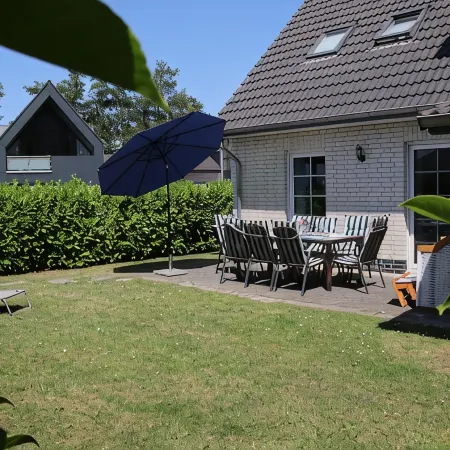 Luxurious FH near the dike, sauna, fireplace, garden, beach chair (8 adults & baby)