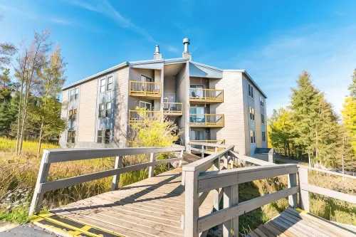 Treehouse 107 Building G - مسبح