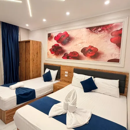 Up Town Hotel
