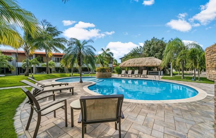 Eagle Beach Luxury House, Walking Distance to the Beach