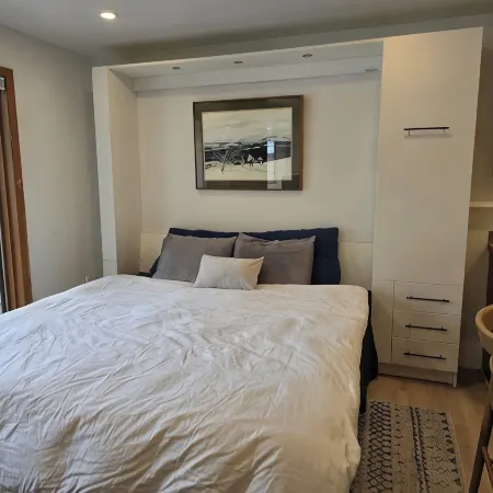 Second-Floor Base Studio w Murphy Bed Near Alyeska