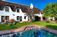 Oakhurst Hotel - piscine