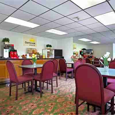 Travelodge by Wyndham Waukegan Gurnee Dining/Meeting Rooms