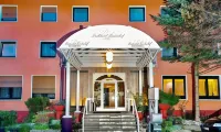 Parkhotel Lindenhof - Kostenlose PARKPLÄTZE Hotel di Maintal