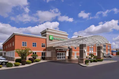 Holiday Inn & Suites Rochester - Marketplace Hotels near Staples