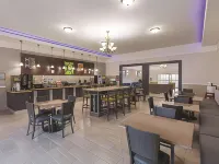 La Quinta Inn & Suites by Wyndham Deer Park