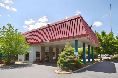 The la Grande Inn Hotels near Quinn Coliseum
