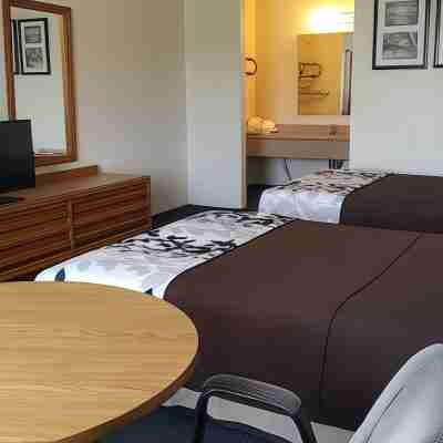 Travelers Inn & Suites Rooms