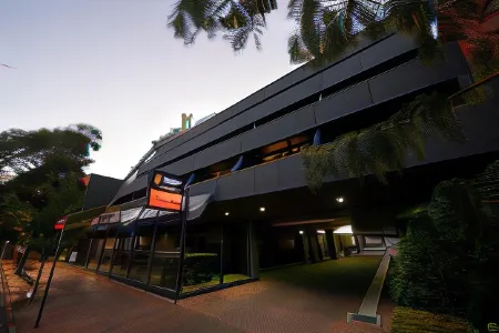Comfort Hotel Adelaide Meridien