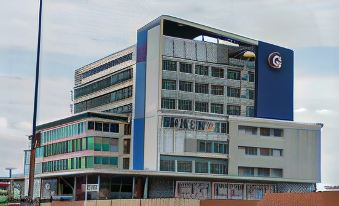 Double Storey Linked to KPJ Medical Specialist Centre Bdc 10Br by Natol Homestay-Paris