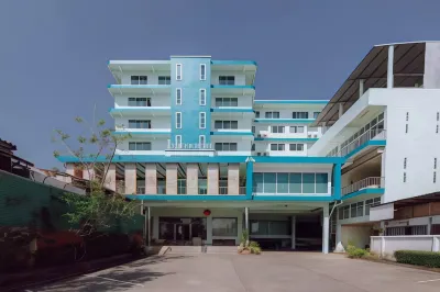 Morakot Twin Chumphon Hotels near Wat Hua Thanon
