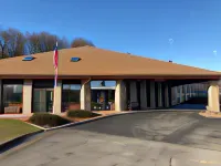 Quality Express Inn & Suites Hotels near Divisions Department Store
