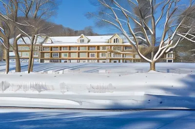 On the River Inn Отели рядом с достопримечательностью «Публичная библиотека Норман Уильямс»
