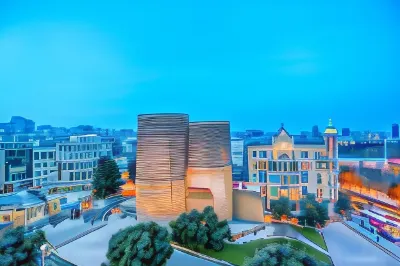 Four Seasons Hotel Baku Hotel berhampiran Azuratilla Парк