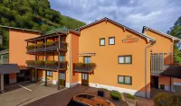 Hotel Elbpromenade - parking
