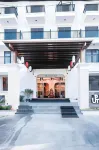 Uptown Hoi An Hotel & Spa Hotel a Hội An