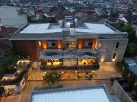 Rattanhaus Premiere Hotel dekat Jajan_enakplg