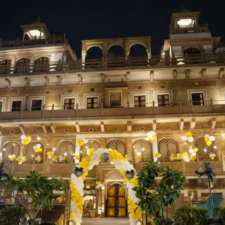 Guleria Kothi at Ganges Отели рядом с достопримечательностью «Маникарника»