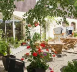Hotel Zwei Linden Hotels near Schloß Hermsdorf