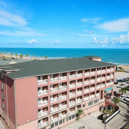 Quality Inn & Suites Galveston - Beachfront Отели рядом с достопримечательностью «Port Of Galveston»