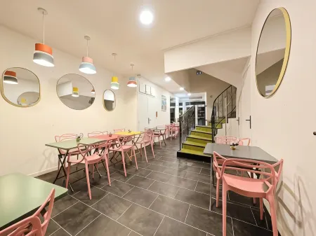 Hotel le Florian Отели рядом с достопримечательностью «Rue Meynadier»