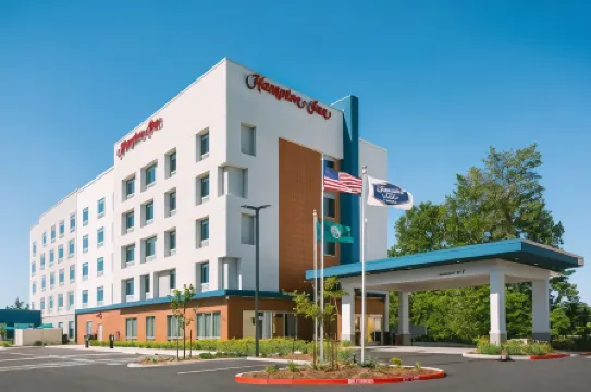 Hampton Inn by Hilton Bellingham Airport