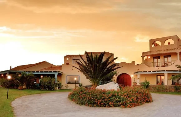 露其德爾法羅酒店