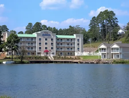 Baymont by Wyndham Hot Springs on the Lake