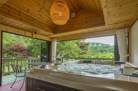 Hoengseong Marshmallow Pool Villa - Pets Allowed Отели рядом со станцией Hoengseong Station