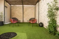 Les Suites du 17 Hotels near Salin d'Aigues-Mortes