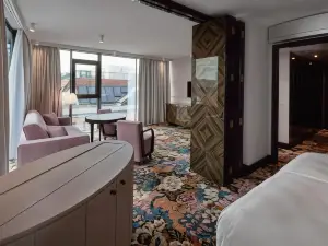 Hotel Topazz & Lamee
