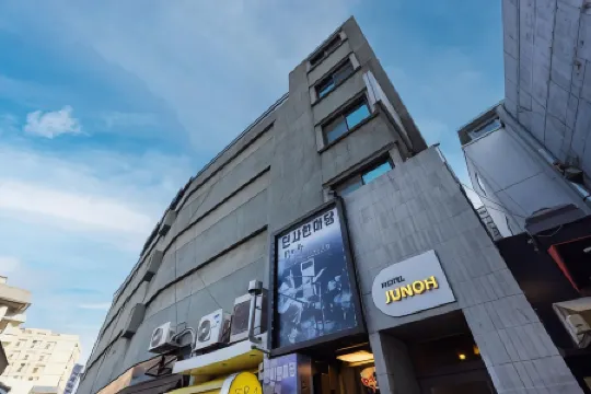 Hotel Junoh (Jongno Hotel Juno) Отели рядом с достопримечательностью «Инсадонг»