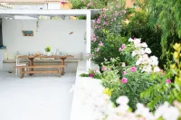 Beach Villa Next to the Waves Hotel a 