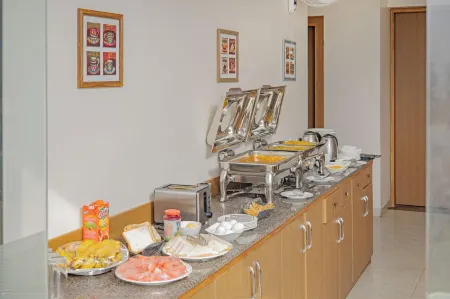 Treebo Parashar Max Отели рядом с достопримечательностью «Telankhedi Hanuman Temple»