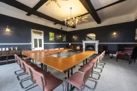 The Speech House Hotel فنادق في كول فورد